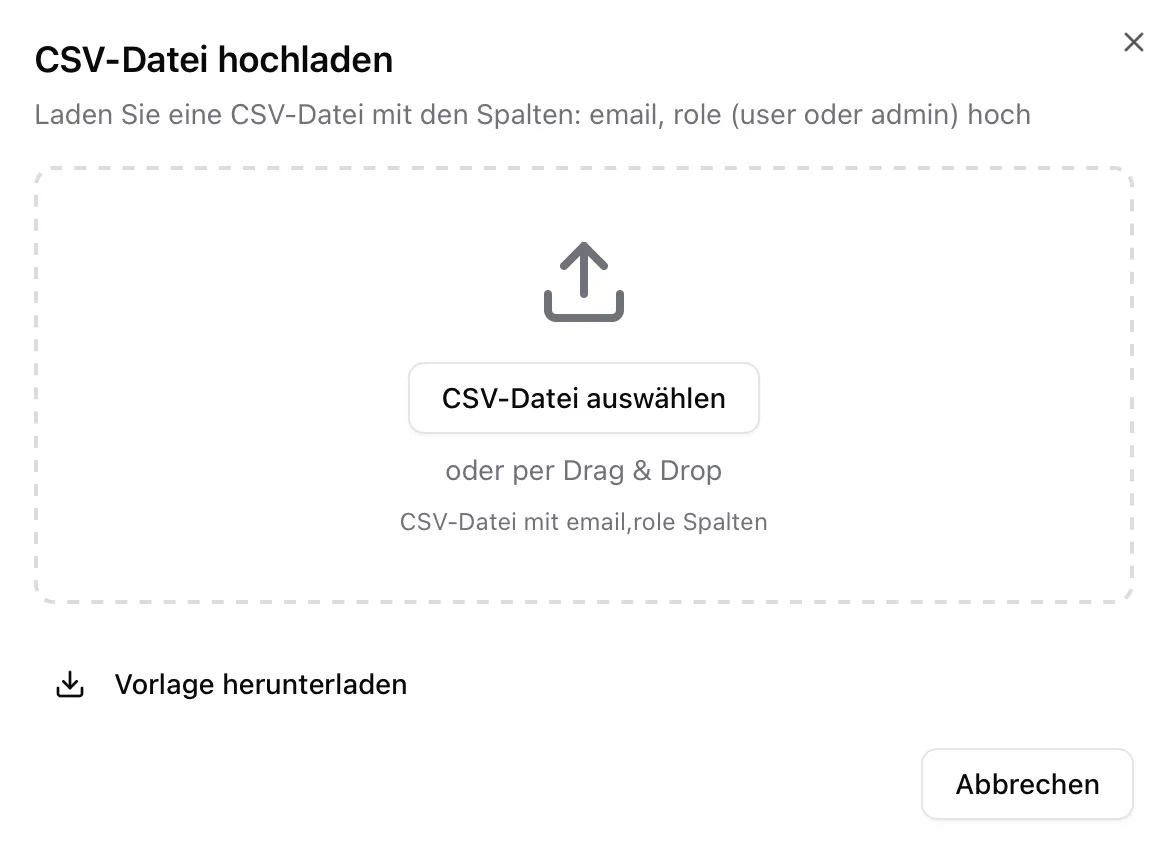 Dialog „Mehrere Benutzer einladen" mit CSV-Upload-Bereich und Vorschau der einzuladenden Personen.
